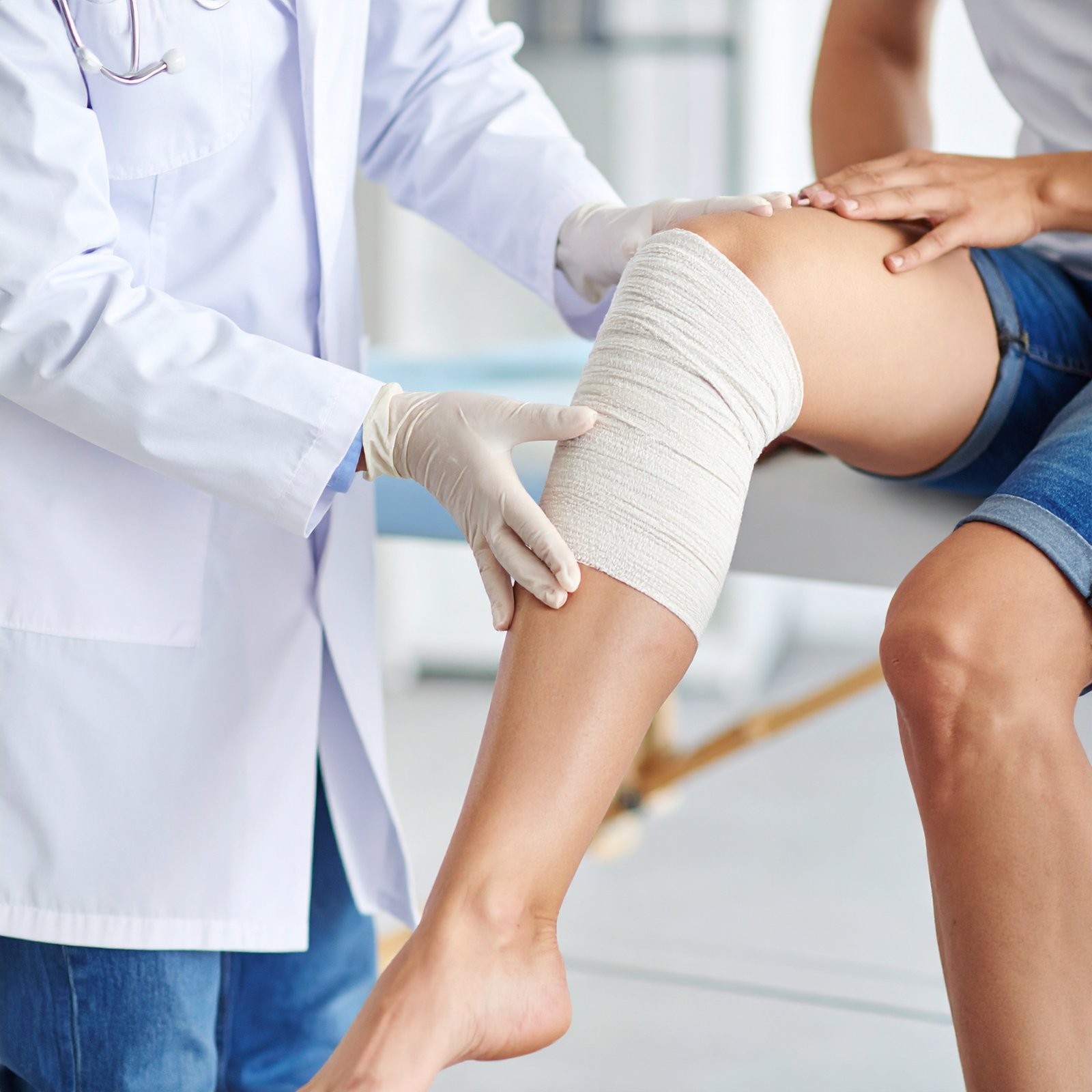 Firefly_a doctor with patient and he treat the patient for his wound in the leg and it should 895244